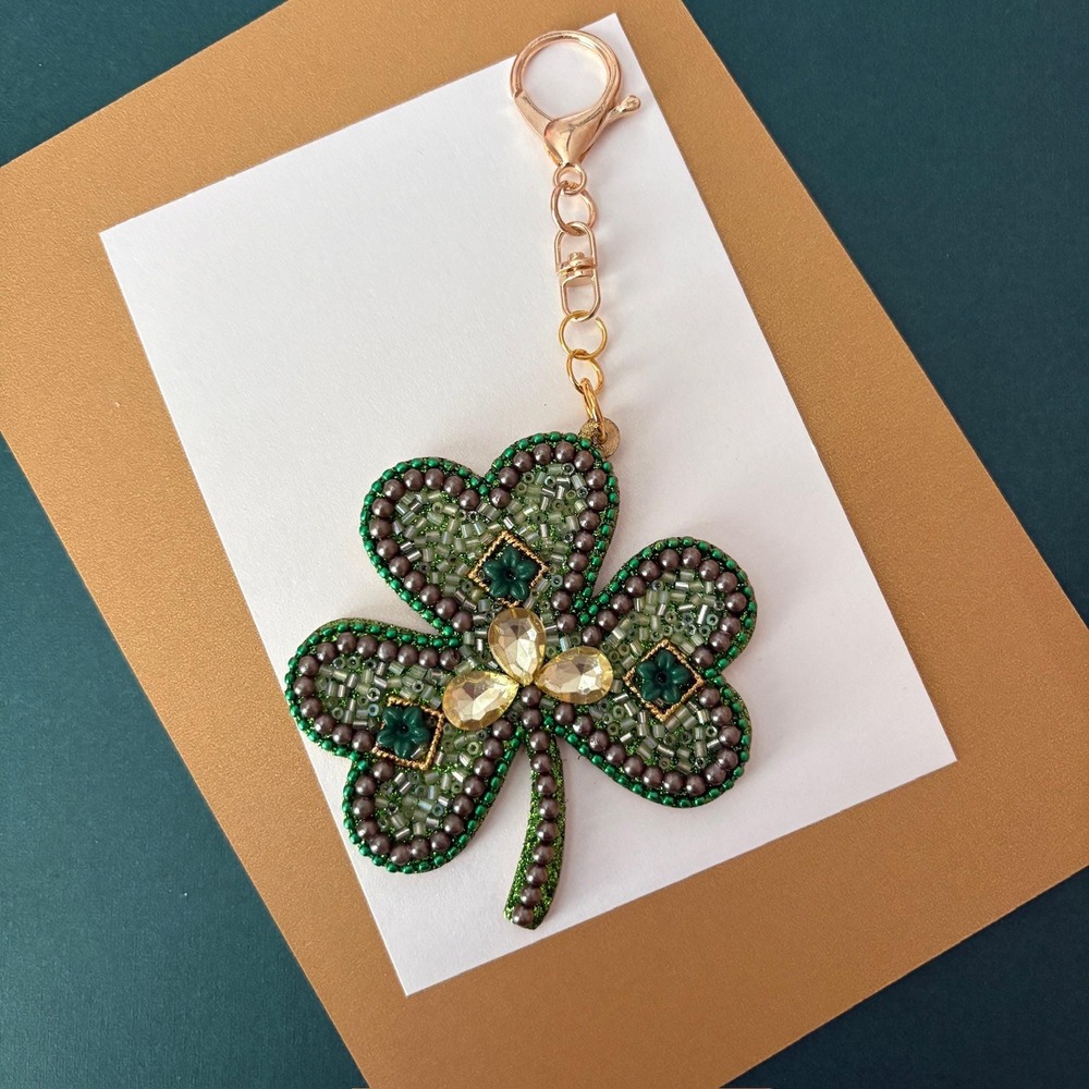 Emerald Beaded Four Leaf Clover Shamrock Purse Charm‎